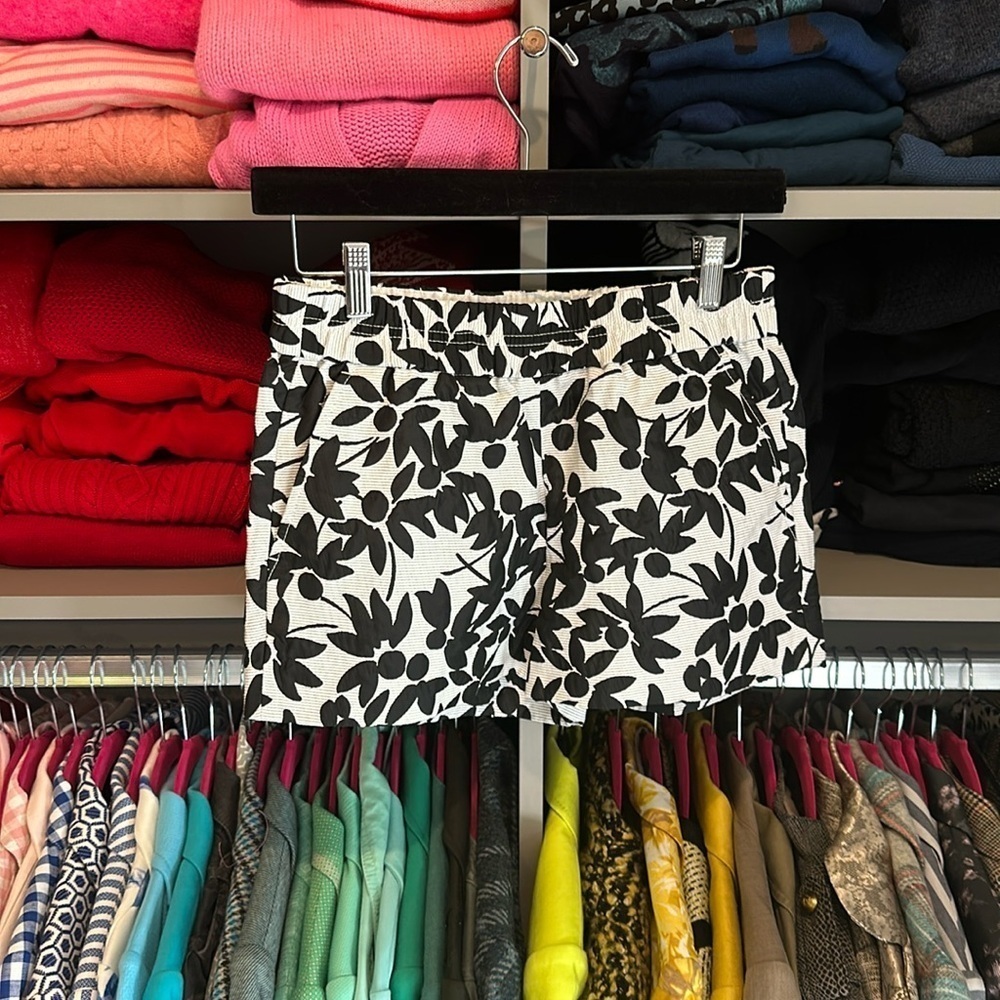 J crew white with black flowers elasticized waistband 3” shorts size 0